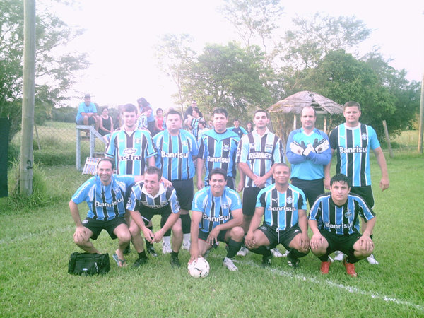Inter 6x3 Grêmio
De pé - Peter, Wellington, Molina, Juliano, Clóvis e Kist.
Agachados - Marioli, Ñ conheço, Gaspar, Ñ conheço e Fortes.